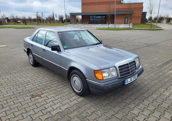 Mercedes-Benz W124 (1984-1993) cena 19500 przebieg: 183500, rok produkcji 1992 z Tuszyn małe 232